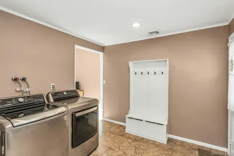 173 N Kings Avenue Massapequa NY 11758
