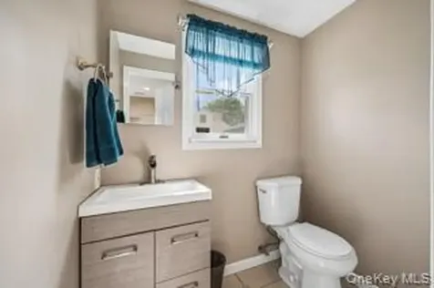 173 N Kings Avenue Massapequa NY 11758
