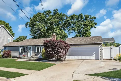 173 N Kings Avenue Massapequa NY 11758