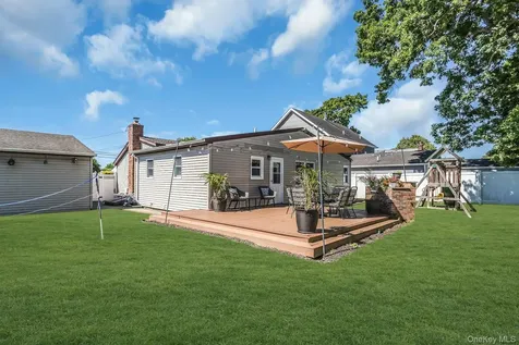 173 N Kings Avenue Massapequa NY 11758