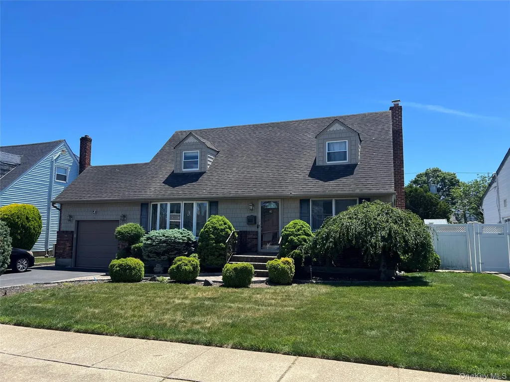 41 Ontario Avenue Plainview NY 11803
