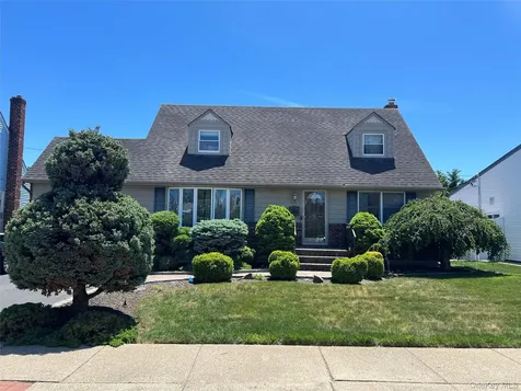 41 Ontario Avenue Plainview NY 11803