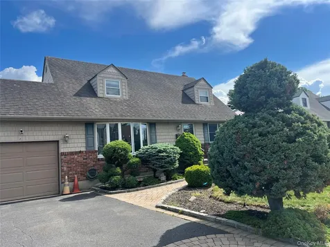 41 Ontario Avenue Plainview NY 11803