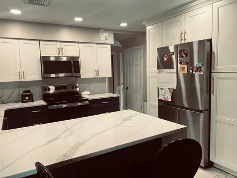 41 Ontario Avenue Plainview NY 11803