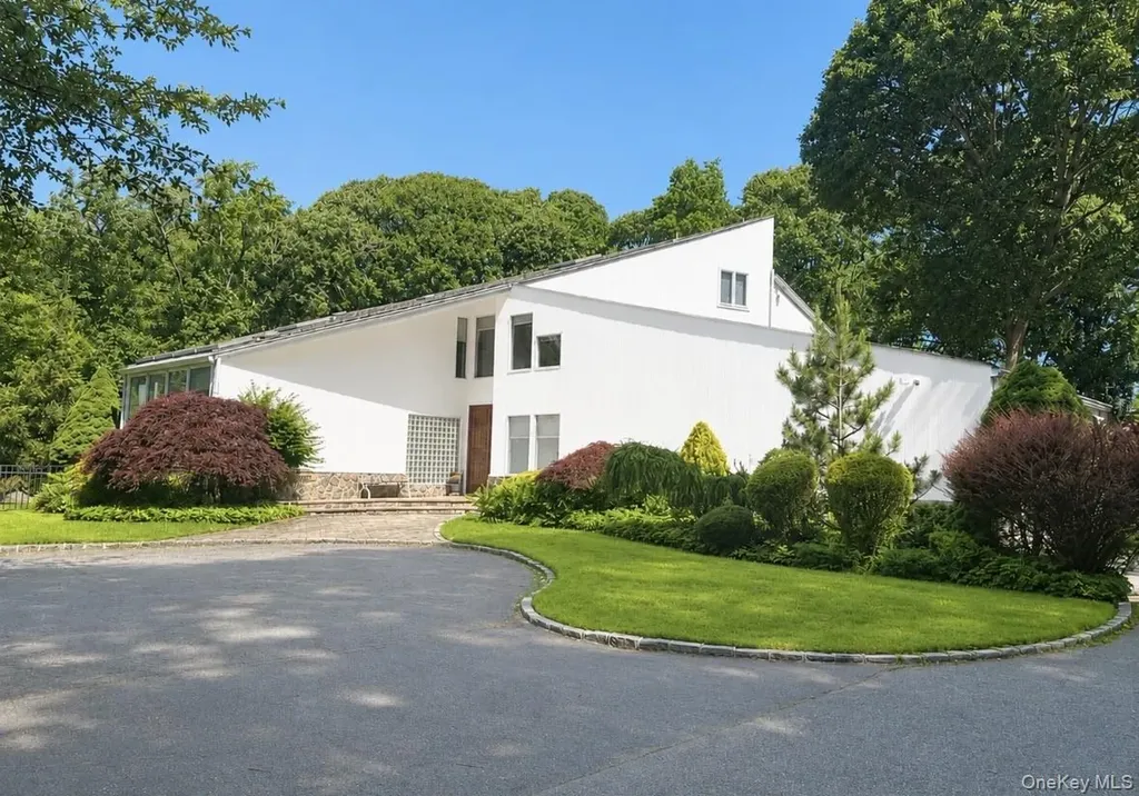 29 Amber Lane Oyster Bay Cove NY 11771