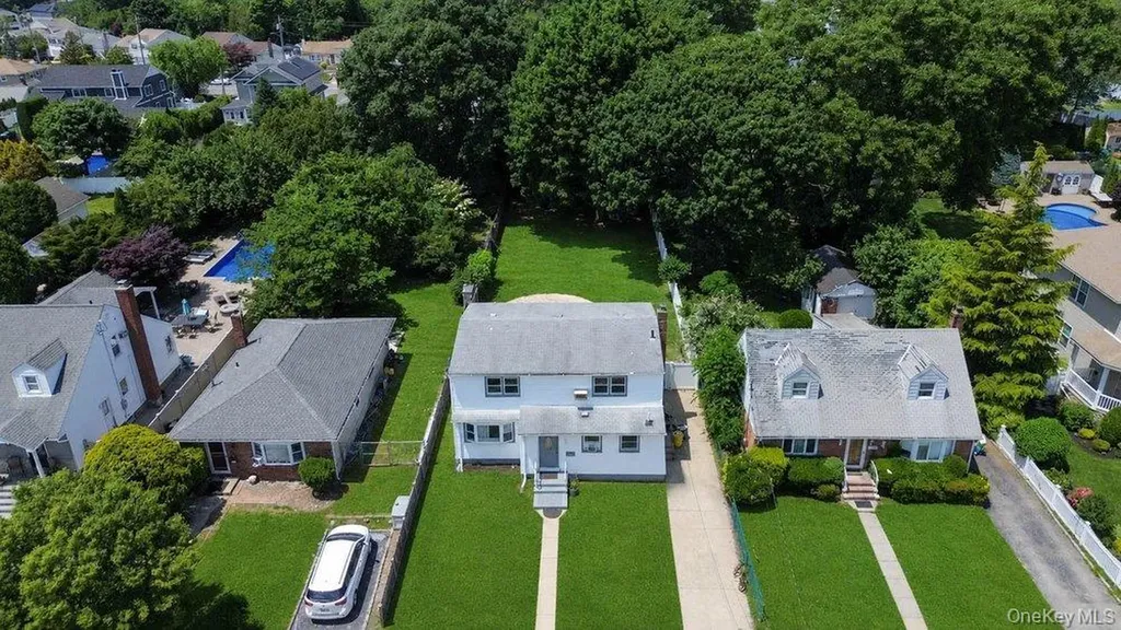 101 Spruce Avenue Bethpage NY 11714