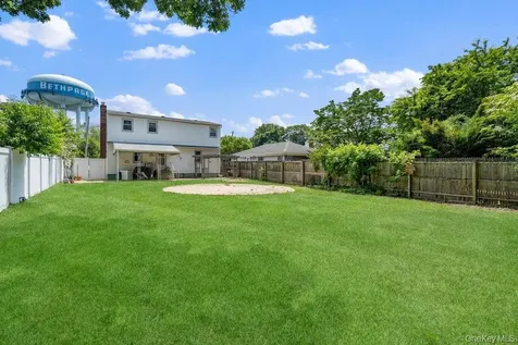 101 Spruce Avenue Bethpage NY 11714