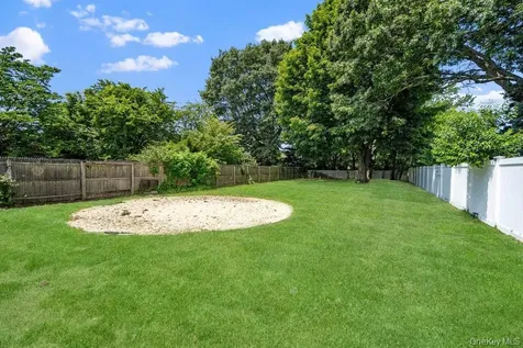 101 Spruce Avenue Bethpage NY 11714