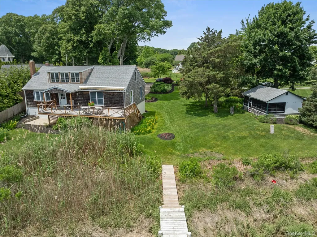 12 Whites Lane Aquebogue NY 11931