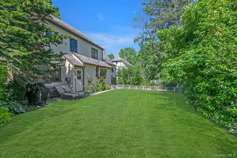 68 Beverly Road Great Neck NY 11021