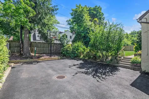 68 Beverly Road Great Neck NY 11021