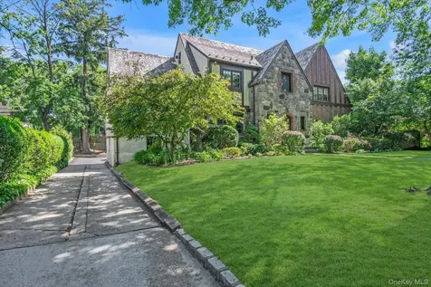68 Beverly Road Great Neck NY 11021