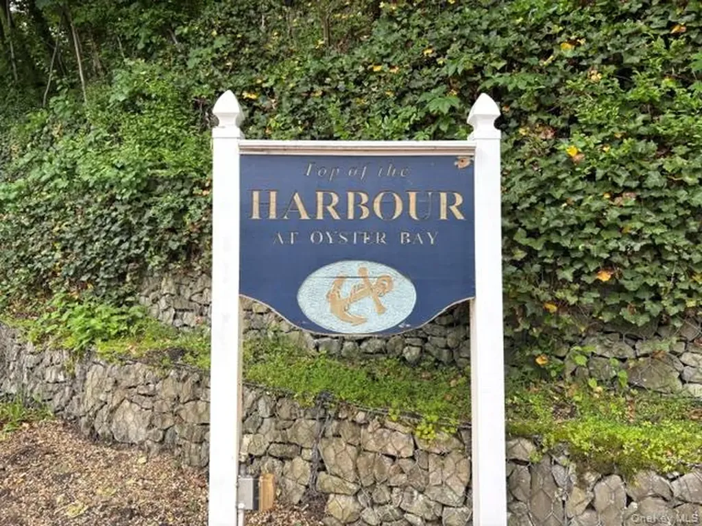 11 Harbour Lane Oyster Bay NY 11771
