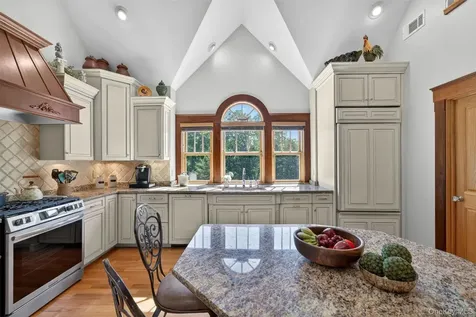 22 Goshen Road Chester NY 10918