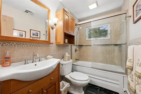 318 Lakeshore Boulevard Massapequa Park NY 11762