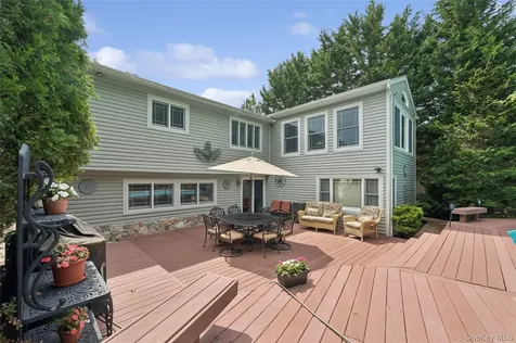 318 Lakeshore Boulevard Massapequa Park NY 11762