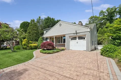 318 Lakeshore Boulevard Massapequa Park NY 11762