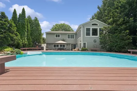 318 Lakeshore Boulevard Massapequa Park NY 11762