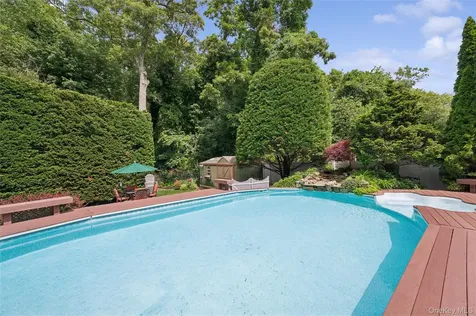 318 Lakeshore Boulevard Massapequa Park NY 11762