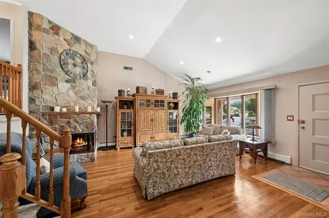 318 Lakeshore Boulevard Massapequa Park NY 11762