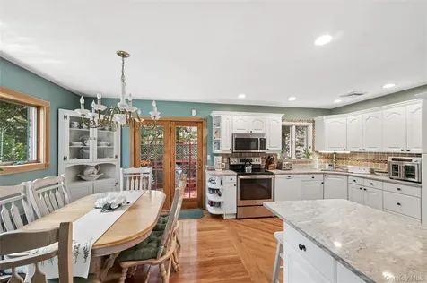 318 Lakeshore Boulevard Massapequa Park NY 11762