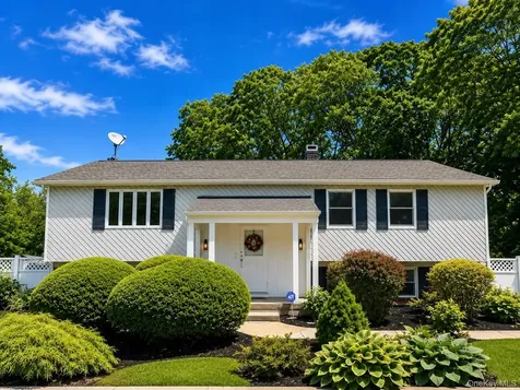 27 Wedgewood Drive Coram NY 11727