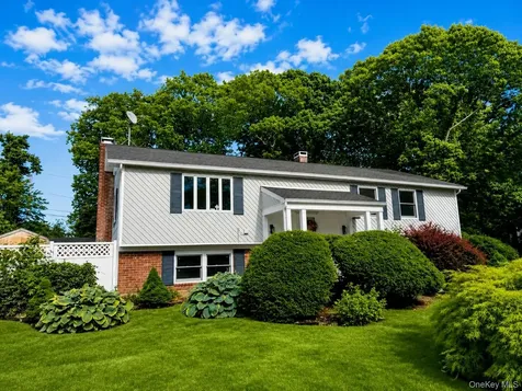 27 Wedgewood Drive Coram NY 11727