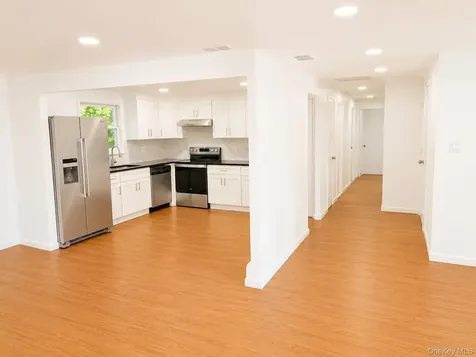 27 Wedgewood Drive Coram NY 11727