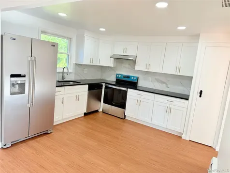 27 Wedgewood Drive Coram NY 11727