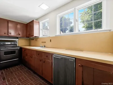 51 Crescent Road Port Washington NY 11050