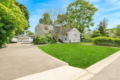 733 14th Street West Babylon NY 11704