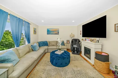 733 14th Street West Babylon NY 11704