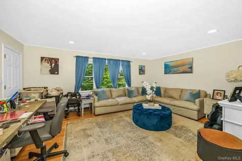 733 14th Street West Babylon NY 11704