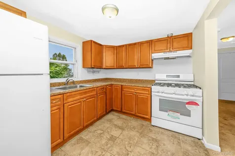 733 14th Street West Babylon NY 11704