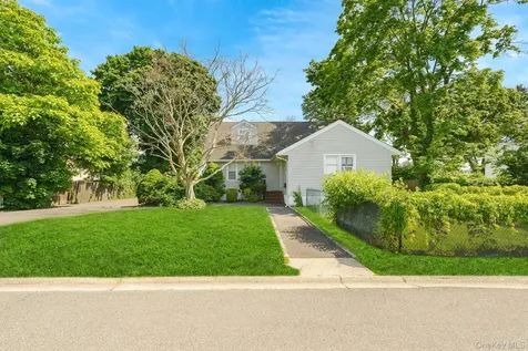 733 14th Street West Babylon NY 11704
