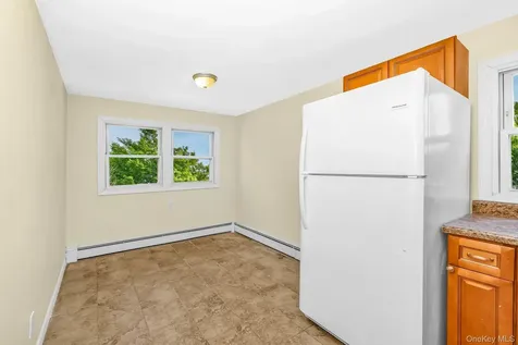 733 14th Street West Babylon NY 11704