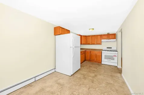733 14th Street West Babylon NY 11704