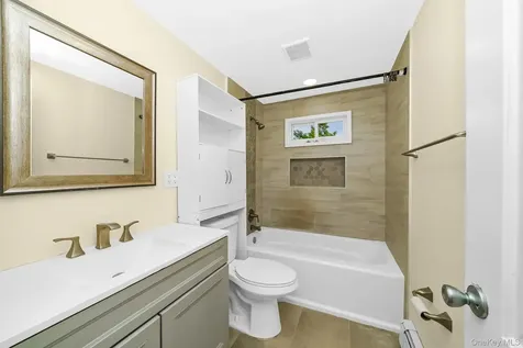 733 14th Street West Babylon NY 11704