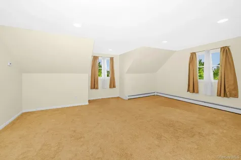 733 14th Street West Babylon NY 11704