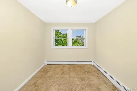 733 14th Street West Babylon NY 11704