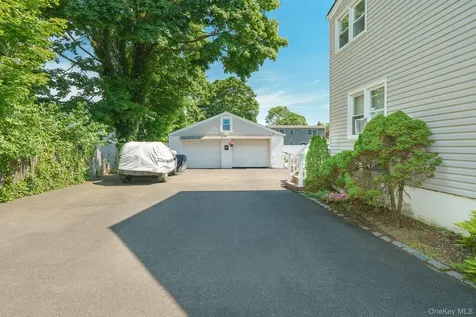 733 14th Street West Babylon NY 11704