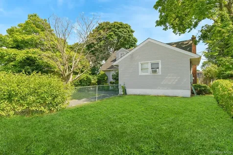 733 14th Street West Babylon NY 11704