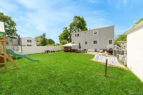 733 14th Street West Babylon NY 11704