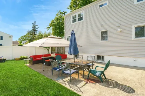 733 14th Street West Babylon NY 11704