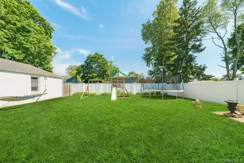 733 14th Street West Babylon NY 11704