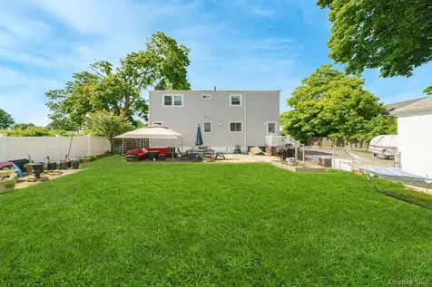 733 14th Street West Babylon NY 11704