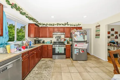733 14th Street West Babylon NY 11704