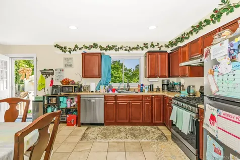 733 14th Street West Babylon NY 11704