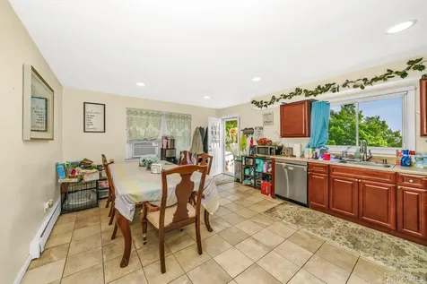 733 14th Street West Babylon NY 11704