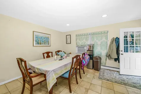 733 14th Street West Babylon NY 11704